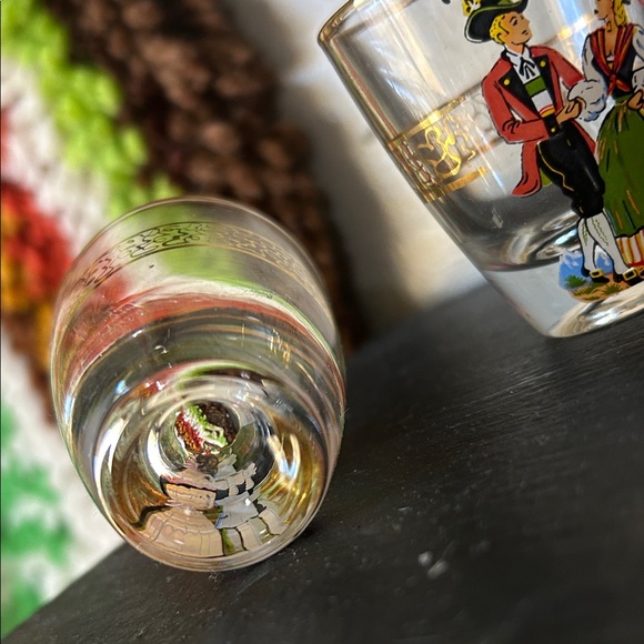 Vintage Folk Art Shot Glasses - Picture 4 of 13